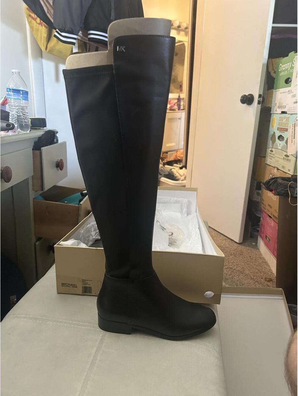 Michael Khors black leather Bromley Flat knee high boots size 5. NIB
